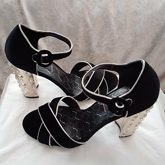 Betsey Johnson Shoes - Picture 2 of 9